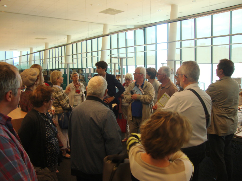 Visite de la salle de lecture et de travail