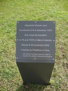inauguration de la plaque Dumas près de l'église Saint-Aubin de Neuville-les-Dieppe (4)