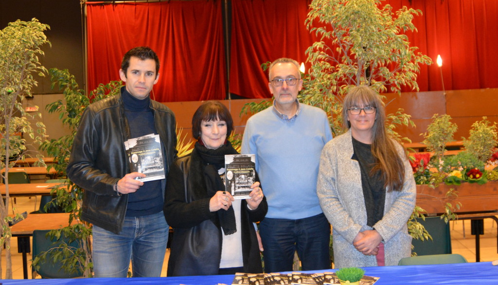 Remise du fascicule sur Jean Collette à Annick Colletteb