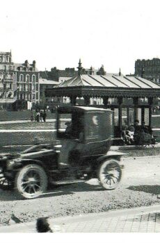 Reproduction CP 2 Marchand : Sur le boulevard maritime