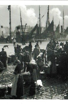 Reproduction CP 3 Marchand : La marée des pêcheurs
